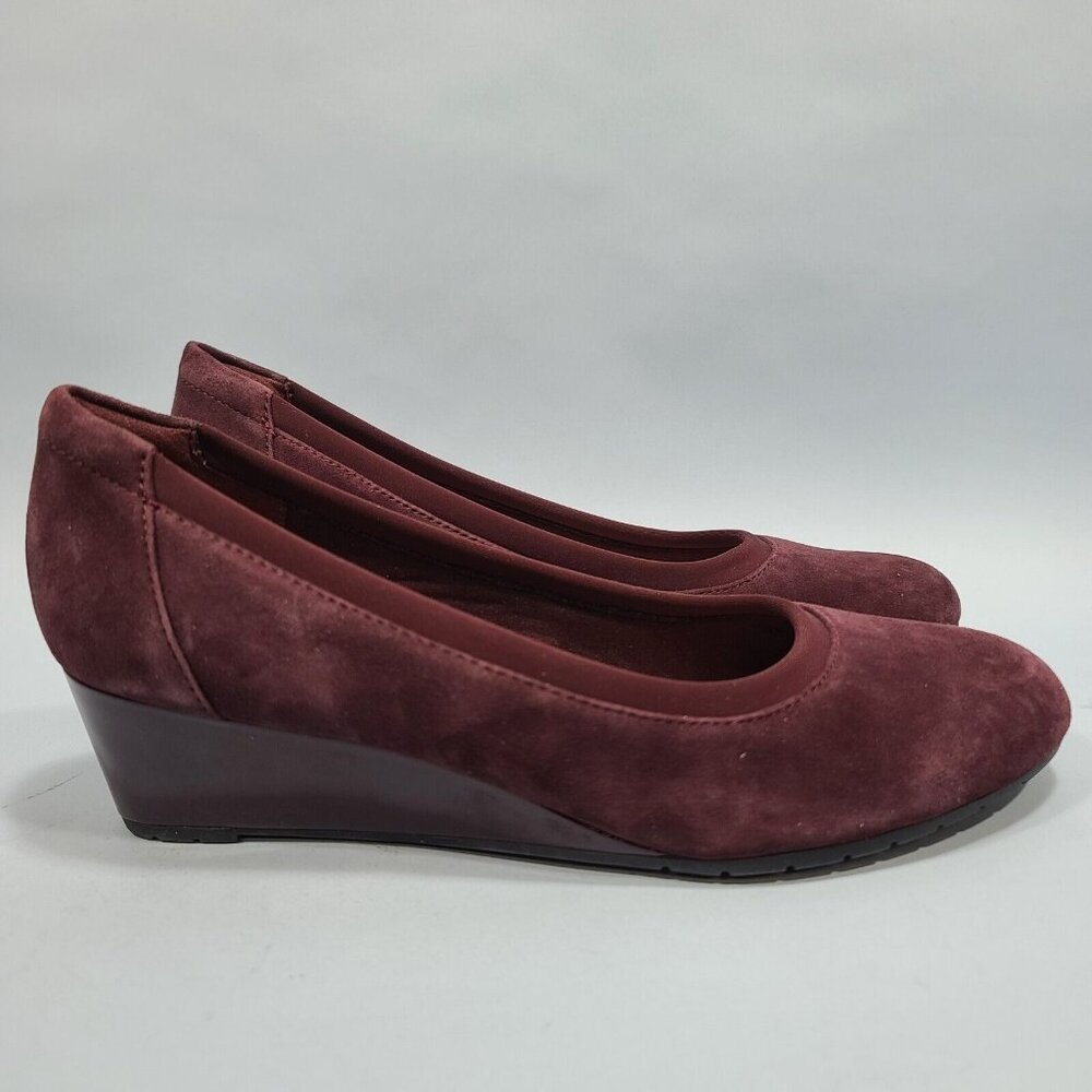 Collection by Clark’s Suede Wedge Shoes Womens Size 9.5M Style 20701 Made 2019